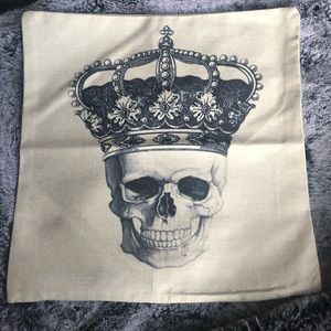 Skull crown pillow case